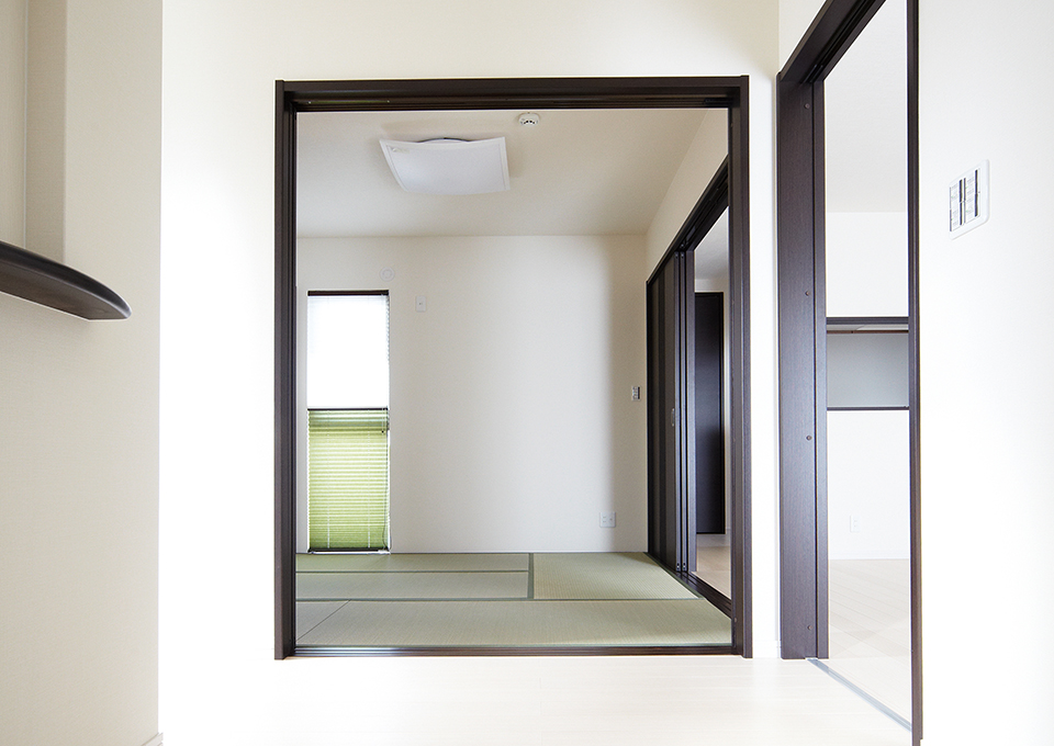 玄関を入ると正面に和室があるので、プライベート空間を通さずに来客を招き入れることができます。