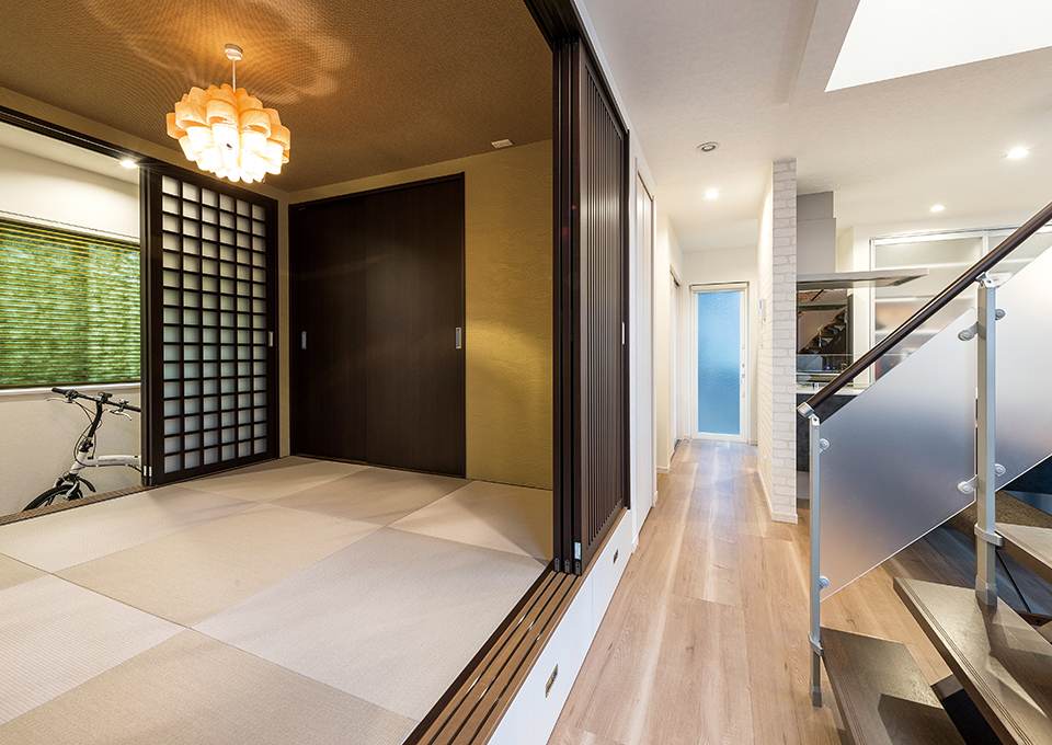 リビング横の和室は、玄関ホールから直接、出入りすることができます。
