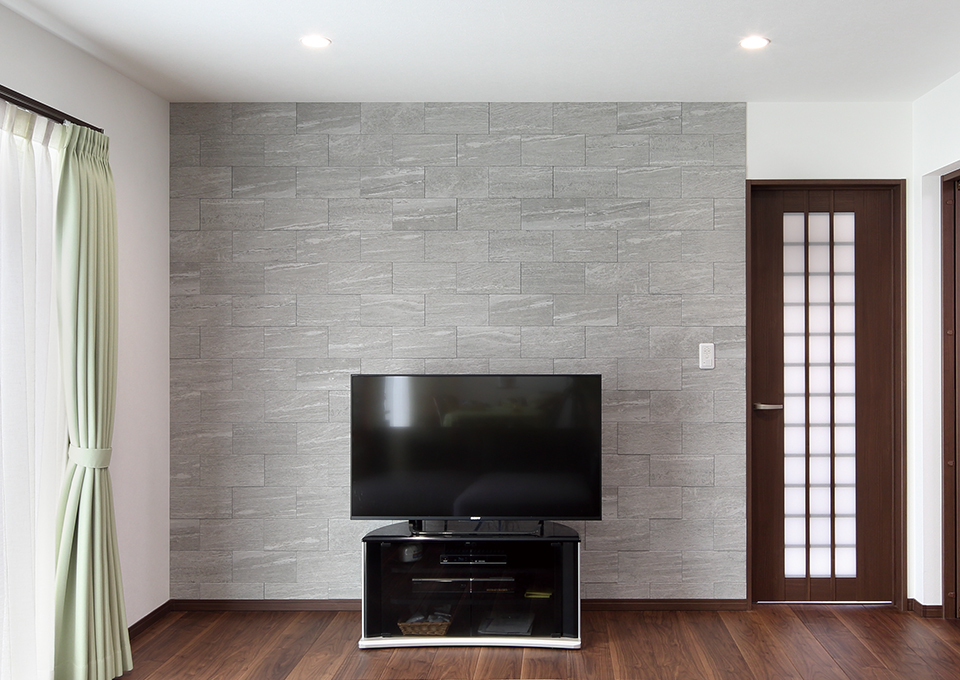 モデルハウスで使用している床材を気に入っていただき、LDに採用。壁はエコカラットです。